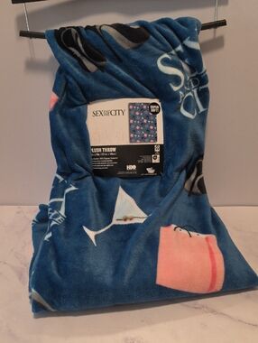 Sex and the City Blue Plush Throw Brand New